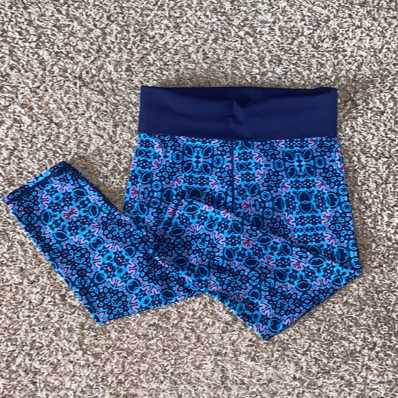 Matching Fabletics Small bra and Medium cropped legging. - Picture 3 of 9